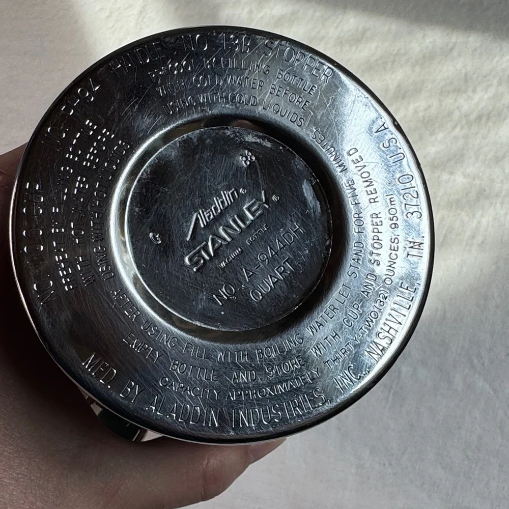 Vintage Aladdin Stanley Hammertone Green Insulated Thermos with Silver Accents - Picture 7 of 15